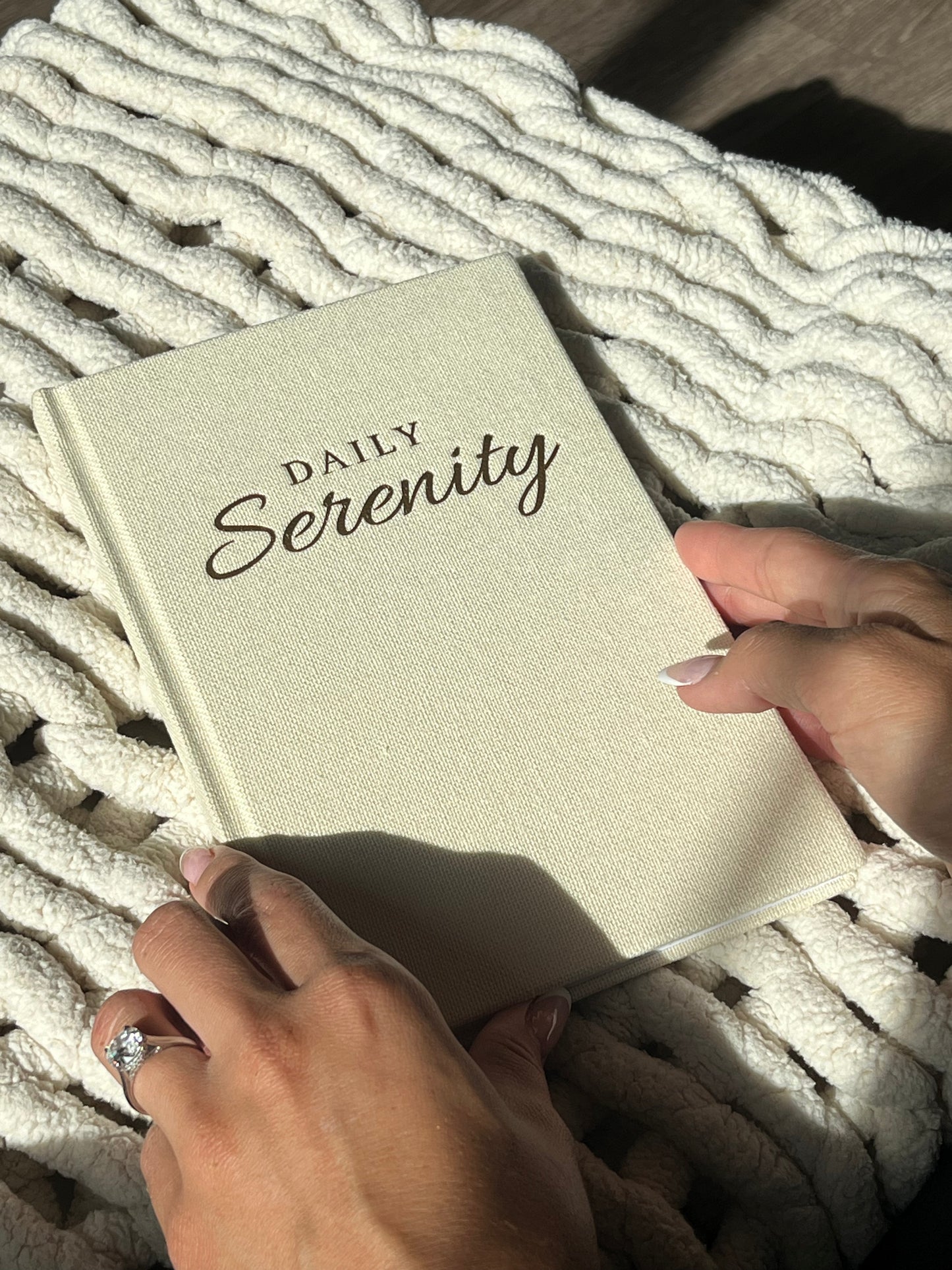 The Daily Serenity Journal: 90 Days of Reflection & Healing in Sobriety